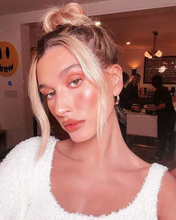 Effleure le Cozy Knit Tank Top porté par Hailey Baldwin Instagram le 27 janvier 2020