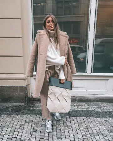 Faux Shear­ling Coat of Sinead on the Instagram account @sineadcrowe