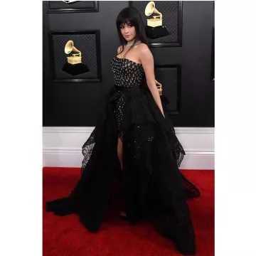 Sandalias Versace Plataforma Negra de Camila Cabello en la cuenta de Instagram @camila_cabello 27 de enero de 2020