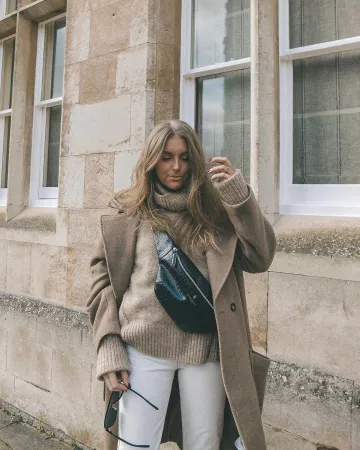 Black Croc Print Bag de Sinead en la cuenta de Instagram @sineadcrowe
