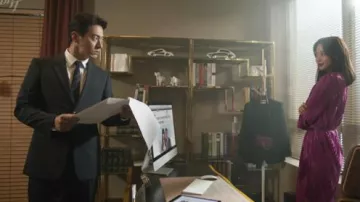 Givenchy Burgundy Shoulder Little Bag of Ji Soo-hyun (Han Ye-seul) in Big Issue Episode 8