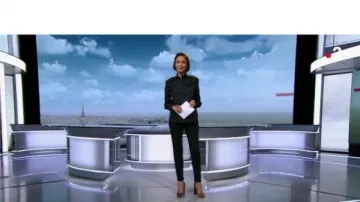 Shoes leopard brown of Leïla Kaddour-Boudadi in the Journal of 13 hours the 26.01.2020