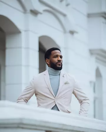 The turtleneck gray Ricky Thomason on the account Instagram of @rickythomason