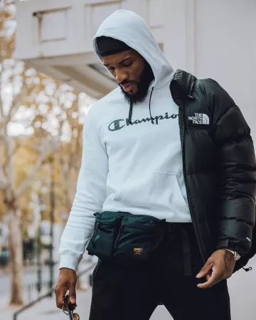 The sweatshirt white Champion Ricky Thomason on the account Instagram of @rickythomason
