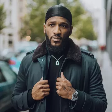 The Swatch watch grey soft Ricky Thomason on the account Instagram of @rickythomason