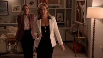 Black dress worn by Brianna Hanson (June Diane Raphael) in Grace and Frankie (S06E05)