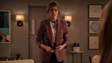 Pink jacket worn by Mallory Hanson (Brooklyn Decker) in Grace and Frankie (S06E05)