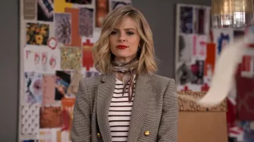 Beige jacket worn by Mallory Hanson (Brooklyn Decker) in Grace and Frankie (S06E06)