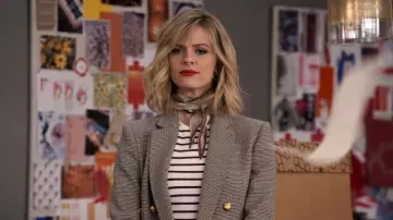 Beige jacket worn by Mallory Hanson (Brooklyn Decker) in Grace and Frankie (S06E06)