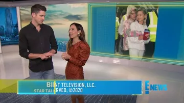 Wilfred Orange One-Shoulder Dress usado por Lilliana Vazquez en E! Noticias enero 28, 2020