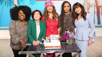Alice + olivia Kylie Blaz­er worn by Sharon Osbourne on The Talk January 6, 2020