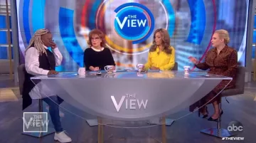 Equipment Yel­low But­ton Down Shirt worn by Sunny Hostin on The View January 28, 2020