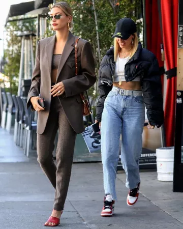 Bottega Veneta Over­sized Belt­ed Mélange Wool Blaz­er worn by Hailey Baldwin Los Angeles January 28, 2020