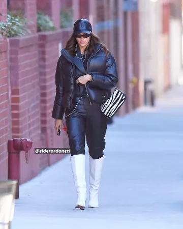 Botas Sam Edelman Lindsey usadas por Irina Shayk Ciudad de Nueva York 29 de enero de 2020