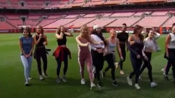 Lululemon tie dye t-shirt porté par Hannah Ann S. dans Le Bachelor Saison 24 Episode 4