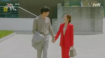 Bolso de cuero beige usado por Seong Deok-mi (Park Min-young) en Her Private Life Episodio 10