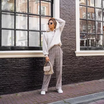 Straight Suit trousers of Charlotte Olivia on the Instagram account @iamcharlotteolivia