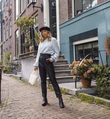 Boina de lana de Charlotte Olivia en la cuenta de Instagram @iamcharlotteolivia