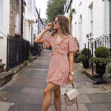 Topshop Floral Mini Vestido de Charlotte Olivia en la cuenta de Instagram @iamcharlotteolivia