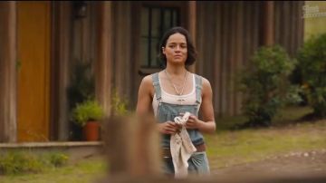 Salopette en jean de Letty Ortiz (Michelle Rodriguez) dans Fast & Furious 9