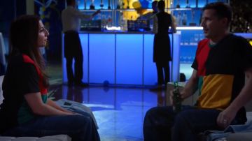 Four colors t shirt of Jake Peralta (Andy Samberg) in Brooklyn Nine-Nine (S06E03)