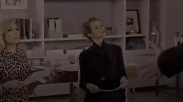 Blue & Red Dot Neck Tie Blouse worn by Mallory Hanson (Brooklyn Decker) in Grace and Frankie Season 6 Episode 8