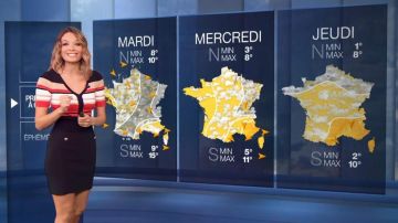 La Robe ajustée en maille fausses poches marine de Gennifer Demey dans Météo de M6 du 30 01 2020