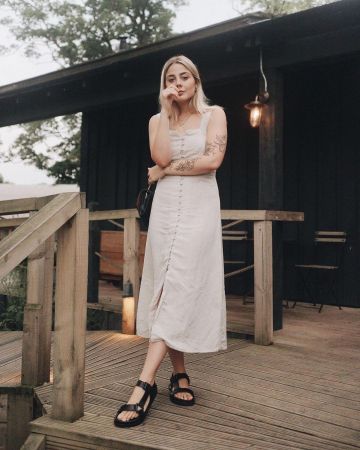But­toned Mi­di Dress of Georgia Luisa Allegra Meramo on the Instagram account @glameramo