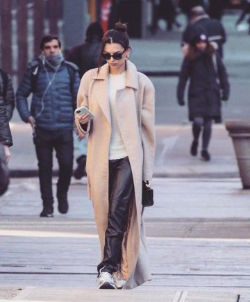 Max Mara Jago de la Ceinture de Cachemire Et de Laine Manteau de Mélange porté par Emily Ratajkowski la Ville de New York, le 30 janvier 2020