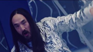 Metallic jacket worn by Steve Aoki in his Maldad Official Music Video with Maluma