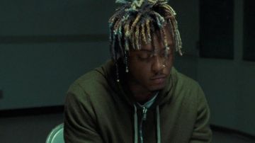 Olive green zip-up hoodie of Juice Wrld in Juice WRLD - Lean Wit Me (Official Music Video)