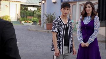 The shirt style baseball pattern camo Jason Mendoza (Manny Jacinto) in The Good Place (S04E01)