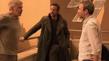 Fur Lapel Collar Trench Leather Coat of 'K' (Ryan Gosling) in Blade Runner 2049