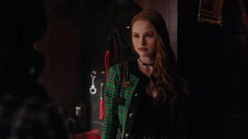 La veste verte à carreaux de Cheryl Blossom (Madelaine Petsch) dans Riverdale (S04E11)