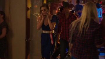 Vestido azul de Naomi Clark (AnnaLynne McCord) en la serie 90210 Beverly Hills Next Generation (S04E05)