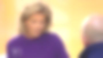 The sweater purple round neck of Claire Chazal in Passage of the arts 30.01.2020