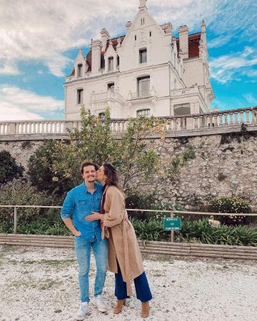 The coat to the stripes of Laury Thilleman on the account Instagram of @laurythilleman