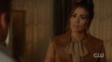 Veste en cuir de Cristal Carrington (Daniella Alonso) dans Dynastie (S03E11)