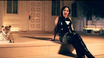 Cardi B - Bodak Yellow [OFFICIAL MUSIC VIDEO]: Clothes, Outfits