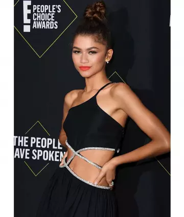 La robe noire à strass de Zendaya sur le compte Instagram de @zendaya