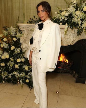 Victoria Beckham Pantalones de crepé de pierna ancha usados por Victoria Beckham British Vogue's Fashion and Film Party 2 de febrero de 2020