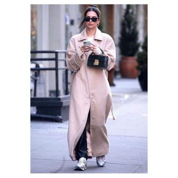 Asics Nu Gel Kayano Baskets portées par Emily Ratajkowski la Ville de New York, le 30 janvier 2020