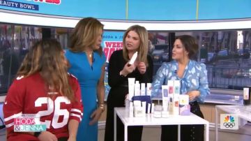 Blusa Rixo Blue Print usada por Bobbie Thomas en Today 30 de enero de 2020