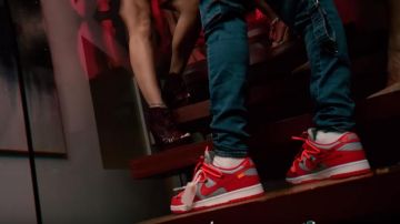 Nike x Off-Blanc Dunk Low "Université Rouge" de Quando Rondo dans la vidéo de musique Quando Rondo - Groupie Chiennes (official Music Video)
