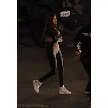 Nike x Off White Air Jor­dan Sneak­ers worn by Madison Beer The Saddle Ranch January 31, 2020