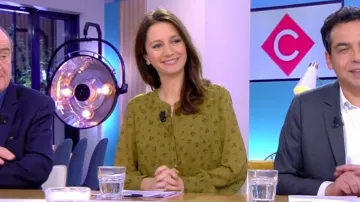 The shirt dress khaki, long and without a collar for Marion Ruggieri in C you 16.01.2020