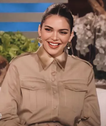 Emili Bev­er­ly Hoop Ear­rings worn by Kendall Jenner The Ellen Degeneres Show January 30, 2020