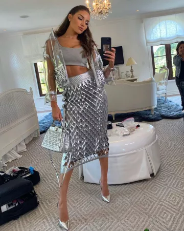 Jimmy Choo Anouk Miroir escarpins en Cuir Argenté porté par Olivia Culpo Miami le 31 janvier 2020