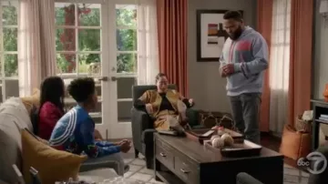 Elio à Carreaux Pantalon porté par arc-en-ciel Johnson (Tracee Ellis Ross), en black-ish Saison 6, Épisode 14