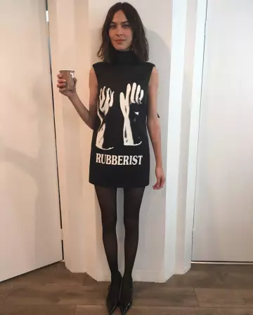 Les collants uis, noir opaque d'Alexa Chung sur le compte Instagram de @alexachung